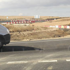 Aspecto de la rotonda de Coscurita, uno de los tramos de intersección provisionales de la A-15 entre Almazán y Sauquillo. / VALENTÍN GUISANDE-