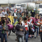 Unos 150 centroamericanos  integrantes de la primera caravana migrante que entro a Mexico el 19 de octubre  llegaron  al central estado mexicano de Puebla donde manana domingo esperaran a unas 4 500 personas que se quedaron en distintos municipios del est-HILDA RÍOS (EFE)