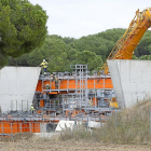 En la imagen se observa el estado actual de la variante del tren de mercancías, en el cruce de Arcas Reales, junto al colegio de los Dominicos --J.M. LOSTAU
