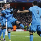 Messi ,Neymar y Suárez festejan el gol del argentino al Arsenal tras un sensacional contragolpe.-AP / FRANK AUGSTEIN