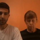 El hermano y la madre de Luke Somers piden clemencia en un vídeo.-Foto: YOUTUBE