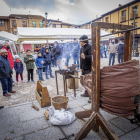 Feria de artesanía de Berlanga, con la demostración de un forjador de hierro.-MARIO TEJEDOR