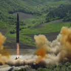 Corea del Norte prueba un misil balístico intercontinental, el pasado 4 de julio-AP / KOREA NEWS SERVICE