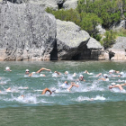 La Travesía de la Laguna Negra se celebró ayer con 300 participantes y con las victorias absolutas de los sorianos Sergio Martín y Nuria Ramírez.-Valentín Guisande