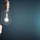 El ahorro eléctrico empieza con el consumo de lo más básico.-EL PERIÓDICO