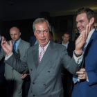 Nigel Farage, eufórico en la sede de su partido.-EFE