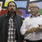 Pablo Iglesias e Ignacio Fernández Toxo tras la entrevista celebrada este miércoles.-Kiko Huesca