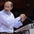 Alfredo Pérez Rubalcaba, en el Congreso extraordinario del PSOE en 2017.-MAYA BALANYÀ