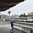 La llegada del tren a Soria ayer por la tarde, con más de una hora de retraso. / VALENTÍN GUISANDE-