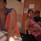 Una mujer embarazada espera para ser atendida en un hospital de San Salvador, capital de El Salvador, el 29 de enero.-REUTERS