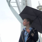Diana Postigo junto a la Spinnaker Tower, en Portsmouth.-