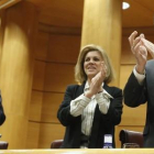 El líder del PP, Mariano Rajoy, y otros dirigentes del partido este miércoles en el Senado.-DAVID CASTRO