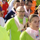 Más de 3.000 personas participaron ayer en el ‘Camino del agua contra el cáncer’, que tiñó de rosa el tramo del Duero que atraviesa la ciudad en una iniciativa organizada por la Asociación Española Contra el Cáncer (AECC) para sensibilizar a la sociedad sobre esta enfermedad.