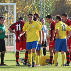 Varios jugadores del San Esteban, de amarillo, durante un partido.-