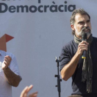 Jordi Sànchez y Jordi Cuixart, en una concentración el pasado 24 de septiembre en Barcelona.-ALBERT BERTRAN