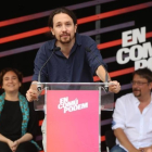 Pablo Iglesias, en un mitin de En Comú Podem, junto a Ada Colau y Xavier Domènech en junio del 2016 en Barcelona-DANNY CAMINAL