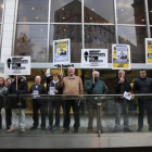 Manifestación de Adicae contra las entidades que no han devuelto la cláusula suelo en Barcelona.-ELISENDA PONS