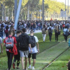 Estudiantes marchan por la Diagonal, el lunes. /-JORDI COTRINA