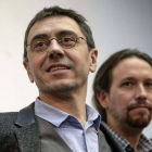 Juan Carlos Monedero, exnúmero 3 de Podemos, y Pablo Iglesias, secretario general del partido, en un reciente acto en febrero.-Foto: EFE / EMILIO NARANJO