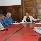 Reunión de la subdelegada con vecinos de la Asociación de Vecinos de La Barriada.-HDS