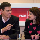 Pedro Sánchez y Adriana Lastra, este lunes en la sede madrileña de Ferraz. /-LUCA PIERGIOVANNI / EFE