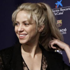 Shakira, en una rueda de prensa en el Camp Nou, en marzo del año pasado.-AP / MANU FERNÁNDEZ