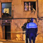 Estado del inmueble en el que vive Thierry la noche del miércoles después de la explosión.-VALENTÍN GUISANDE