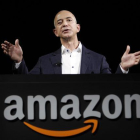 El consejero delegado de Amazon, Jeff Bezos, durante una conferencia, en Santa Monica (California).-Reed Saxon