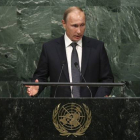 El presidente de Rusia, Vladímir Putin, hablando este lunes en la Asamblea General de la ONU.-EFE / JASON SZENES