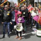 Ambiente festivo en la manifestación del 1 de Mayo en Barcelona del año pasado.-FERRAN NADEU