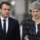 El presidente de Francia, Emmanuel Macron (izquierda), y la primera ministra británica, Theresa May.-AFP / JONATHAN NACKSTRAND