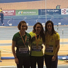 Carmen Romero, por la derecha, en la entrega de medallas ayer.-HDS