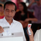 El presidente de Indonesia, Joko Widodo, lidera los sondeos de votos de las elecciones en Indonesia.-DITA ALANGKARA/ AP