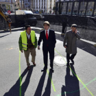 Carlos Rubio, Carlos Martínez y Javier Antón, antes del inicio de las obras. / ÁLVARO MARTÍNEZ-