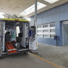 Una ambulancia en Urgencias del Hospital Santa Bárbara. MARIO TEJEDOR