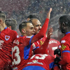 Los jugadores del Numancia celebran uno de los tres goles marcados ante el Córdoba en un partido con la nieve como protagonista.-Mario Tejedor