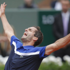 Albert Ramos celebra su victoria ante Milos Raonic en Roland Garros.-AP