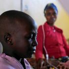 Un niño enfermo en un hospital al sur de Kigali (la capital de Ruanda) donde los pacientes recibieron las primeras bolsas de sangre entregadas por drones, el 13 de octubre.-JAMES AKENA / REUTERS