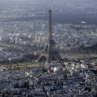 Foto aérea de la Torre Eiffel de París.-Foto: AFP / KENZO TRIBOUILLARD