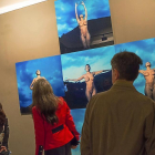 Imagen de la exposición sobre el Camino en Roma, co las cinco fotografías de una mujer desnuda.-ICAL