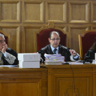 Los magistrados de la Audiencia durante un juicio.-ALVARO MARTÍNEZ