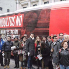 Autobús de Ciudadanos contra el indulto a los independentistas frente al Congreso de los Diputados.-TWITTER CIUDADANOS