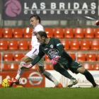 Pablo Valcarce aprovecha el error de José Juan y marca el gol de la victoria en Lugo el año pasado.-Área 11