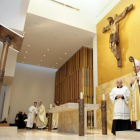 Un momento de la ceremonia para inaugurar el amplio complejo parroquial de Camaretas.-DIEGO MAYOR