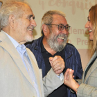 Demetrio Madrid, Cándido Méndez y Virginia Barcones en animada charla.-VALENTÍN GUISANDE