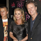 Una imagen de archivo de Conrad Hilton junto a sus padres Rick Hilton y Kathy Richards.-AP / MATT SAYLES