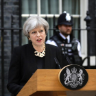 La primera ministra británica Theresa May plantea revisar la estrategia antiterrorista y afirma que el terrorismo no se puede erradicar solo militarmente.-REUTERS / KEVIN COOMBS