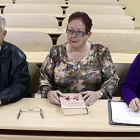 Claudio Gallego, Paquita Pastor y Jose Salado, en el aula de la Universidad en la que dan clase. / Á.M.-