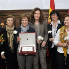 Representantes de AMFAR Soria reciben un reconocimiento en la Subdelegación.-A. M.