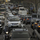El depósito de carburante es entre 8 y 9,5 euros más caro que en el 2017.-JOAN CORTADELLAS